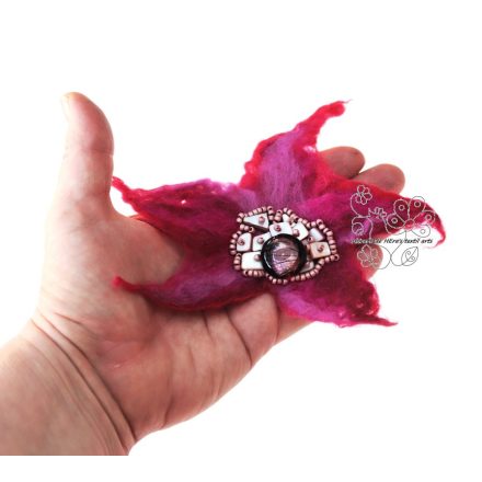 Pink nemez kitűző óriás bross hajékszer kagylóval