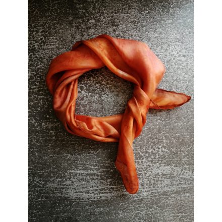 Narancs kézzel festett hernyóselyem női kendő